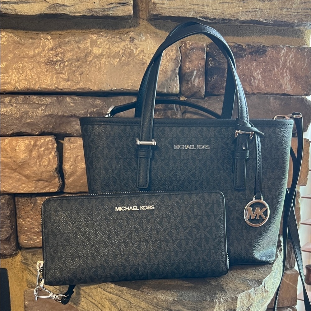 Michael Kors Jet Set Tote and Wallet Set